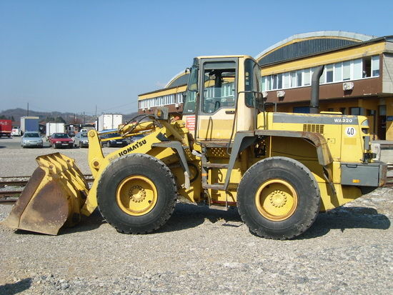 Komatsu WA320-3H prednji utovarivač