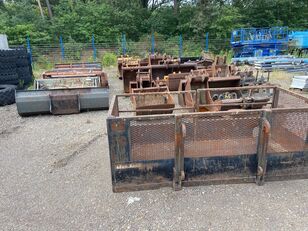 Diversen  Large selection of used buckets and attachements!! kašika